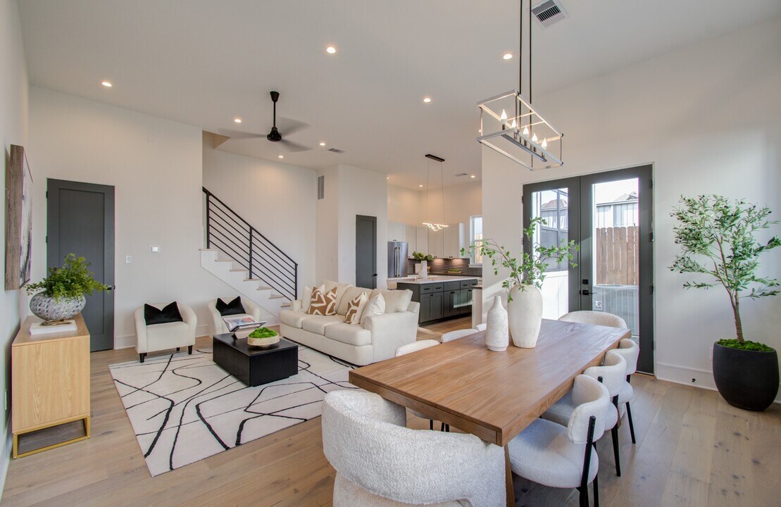 1645 Bingle Rd in Houston, TX - Building Photo