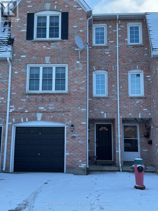 51-151 Northern Heights Dr in Richmond Hill, ON - Building Photo