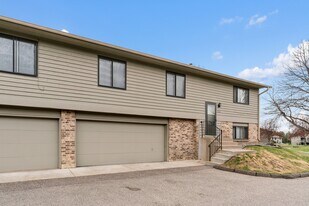 Juniper Meadows in Eagan, MN - Building Photo