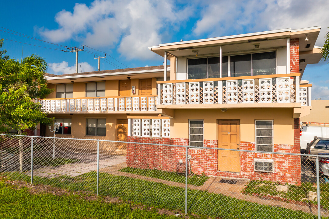 700 Atlantic Shores Blvd in Hallandale Beach, FL - Building Photo