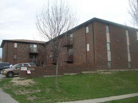 1919 Tracy Dr in Bloomington, IL - Building Photo