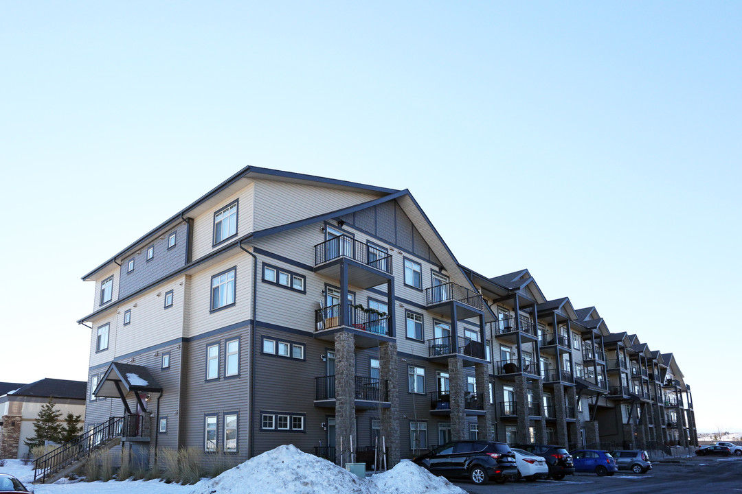 117 Copperpond Cmn SE in Calgary, AB - Building Photo