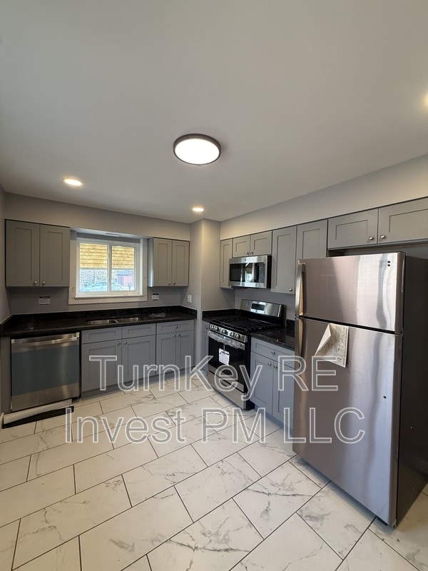 7732 S Lotus Ave in Burbank, IL - Building Photo - Building Photo