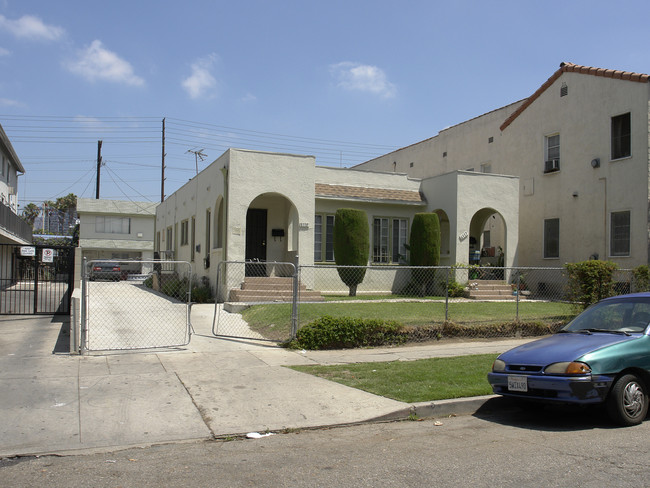 6117 Eleanor Ave in Los Angeles, CA - Building Photo - Building Photo