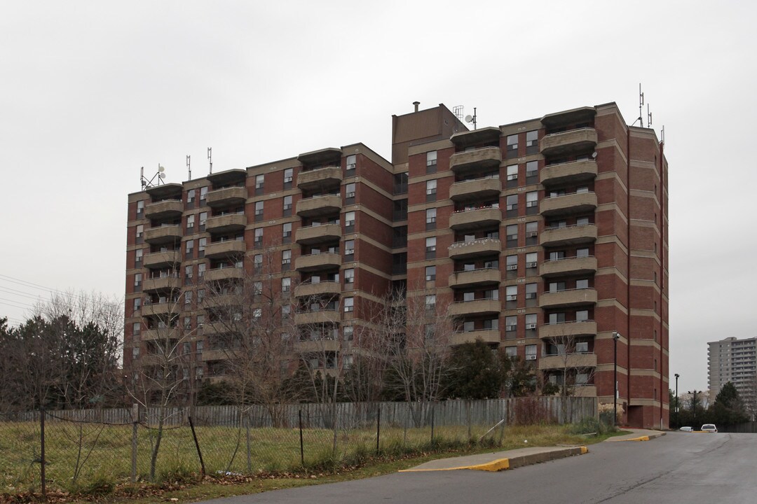 Fairview Place in Mississauga, ON - Building Photo