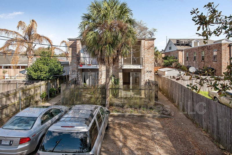 309 Lilac St in Metairie, LA - Building Photo