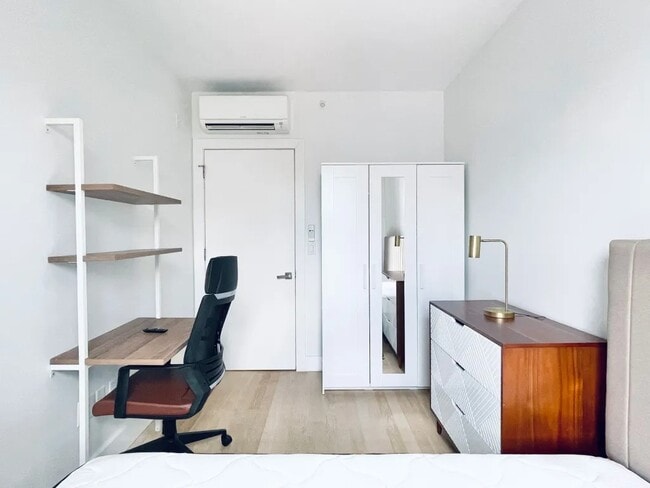 Furnished room/NOT APARTMENT, Unit 4B in Brooklyn, NY - Foto de edificio - Building Photo