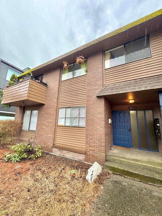 2611 44th Ave SW, Unit 6 in Seattle, WA - Building Photo