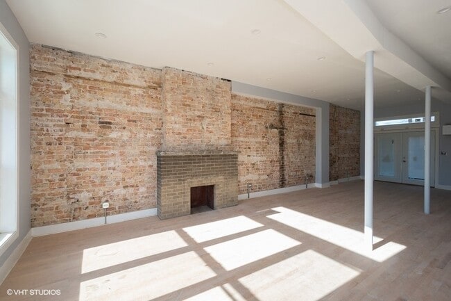 2724 W Maypole Ave in Chicago, IL - Building Photo - Building Photo