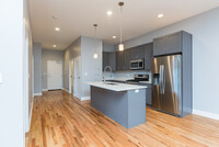 3124 N Broadway St, Unit 205 in Chicago, IL - Building Photo - Building Photo