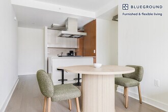 450 W 42nd St in New York, NY - Building Photo - Building Photo