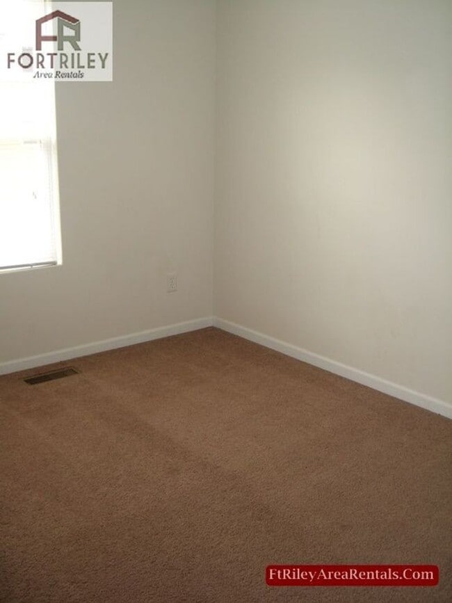 property at 936 W 8th St