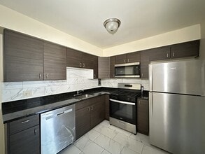 622 Lincoln Ave, Unit 301 in Addison, IL - Foto de edificio - Building Photo