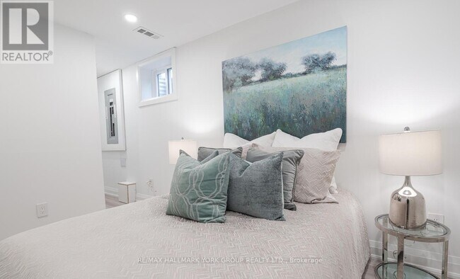 106 Woodpark Pl in Newmarket, ON - Building Photo - Building Photo