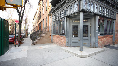 148 Hoyt St in Brooklyn, NY - Foto de edificio - Building Photo