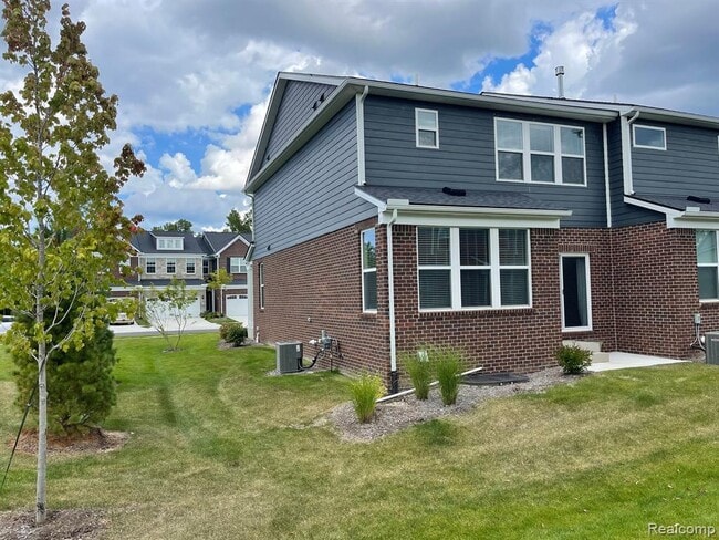 43545 Prospect Ln in Novi, MI - Building Photo - Building Photo