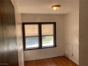 4889 Turney Rd in Garfield Heights, OH - Foto de edificio - Building Photo