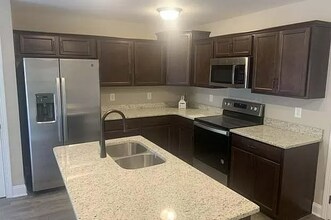 201 Geneva Ln in Clarksville, TN - Building Photo - Building Photo