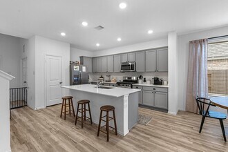 4242 Sterling Vw Blvd in Baytown, TX - Building Photo - Building Photo