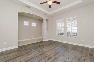 8510 Lagerfeld Dr in Land O Lakes, FL - Foto de edificio - Building Photo