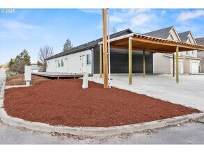 1209 Carlyle St in Klamath Falls, OR - Building Photo - Building Photo