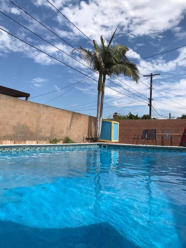 property at 2619 W 176th St