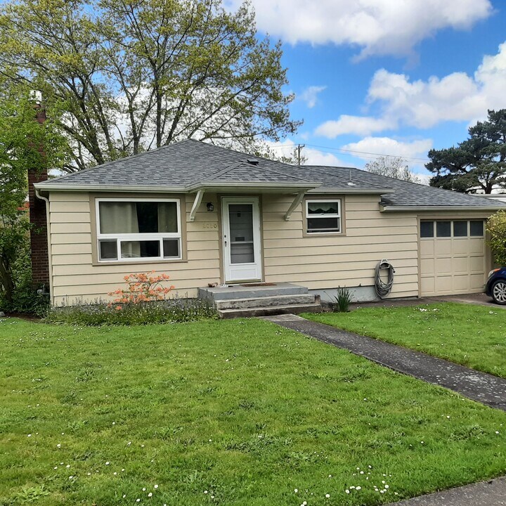 2080 Hilyard St in Eugene, OR - Foto de edificio