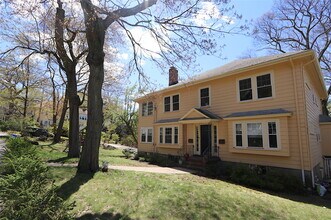 47 Lewis St in Newton, MA - Foto de edificio - Building Photo