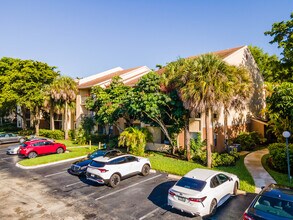 Summerbreeze Condominium in Sunrise, FL - Building Photo - Building Photo