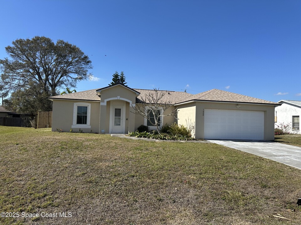 1628 Earlham Ave NW in Palm Bay, FL - Building Photo