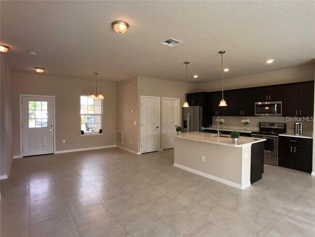 205 Flounder Pl in Poinciana, FL - Building Photo - Building Photo