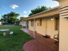 316 NE 3 St in Hallandale, FL - Foto de edificio - Building Photo