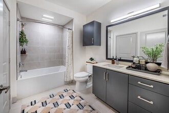 The Wylden Apartments in Los Angeles, CA - Foto de edificio - Building Photo