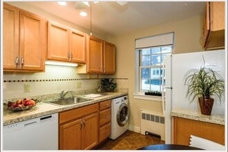 119 Floral St, Unit #1 in Newton, MA - Building Photo - Building Photo