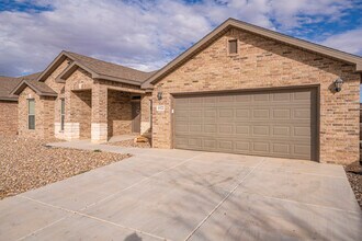 6922 Ranch Hand Dr in Midland, TX - Foto de edificio - Building Photo