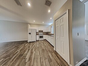 6705 Cambridge Park Dr in Apollo Beach, FL - Building Photo - Building Photo