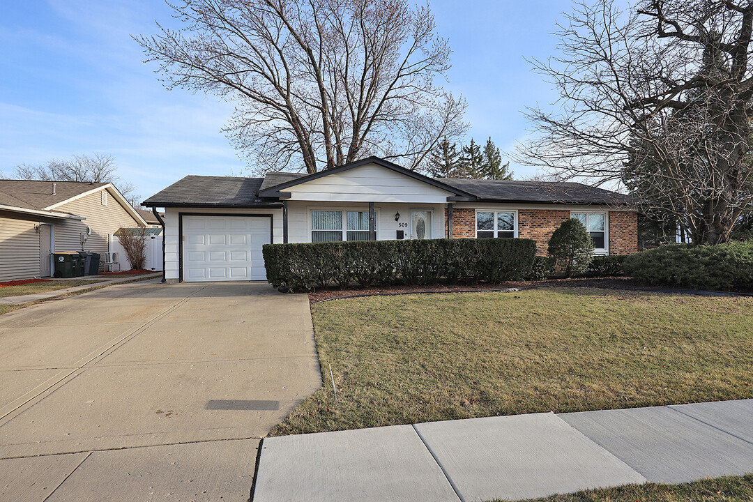 509 Wellington Ave in Elk Grove Village, IL - Building Photo