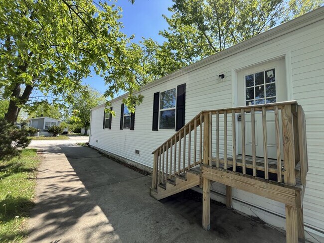 42 Meadowlark Ln in Beecher, IL - Building Photo - Building Photo