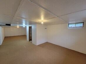 402 Beverly Hills St in Waterloo, IA - Building Photo - Building Photo