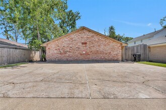 4006 Blalock Rd in Houston, TX - Building Photo - Building Photo