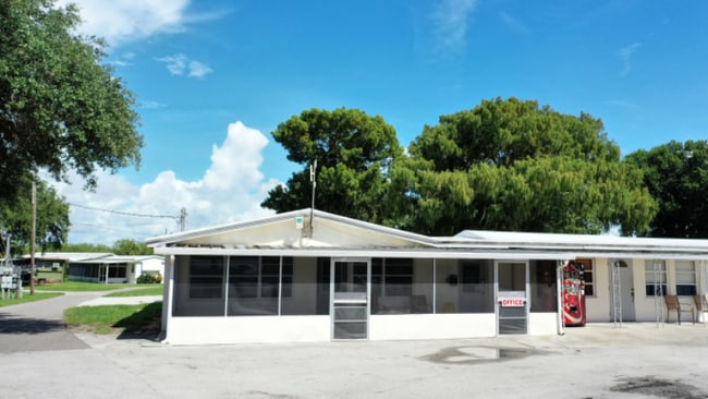 9751 FL-78 in Okeechobee, FL - Foto de edificio - Building Photo