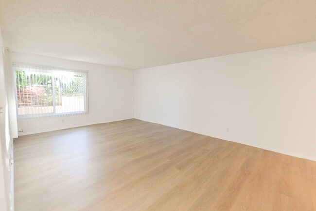 306 Avenida Granada in San Clemente, CA - Building Photo - Building Photo