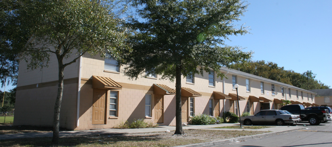 Jackson Heights in Tampa, FL - Foto de edificio