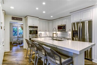 370 6th Ave S in Naples, FL - Building Photo - Building Photo
