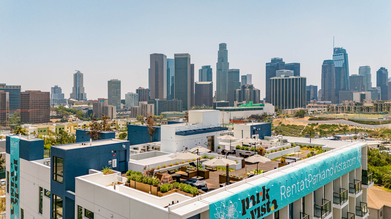 Park & Vista in Los Angeles, CA - Building Photo