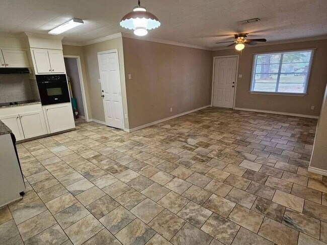 904 Whippoorwill St in Atlanta, TX - Building Photo - Building Photo