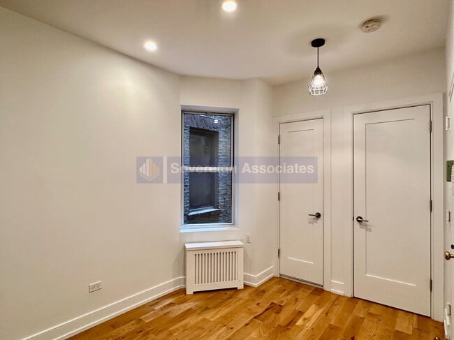 95 E 7th St in New York, NY - Building Photo - Building Photo
