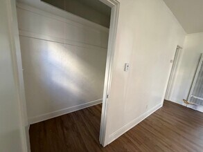 1939 W Washington Blvd, Unit 1941 in Los Angeles, CA - Building Photo - Building Photo