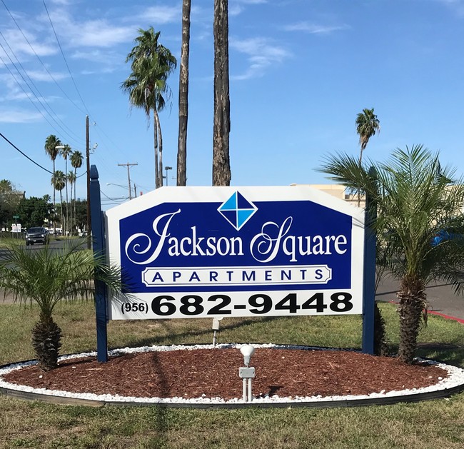 Jackson Square in McAllen, TX - Foto de edificio - Building Photo