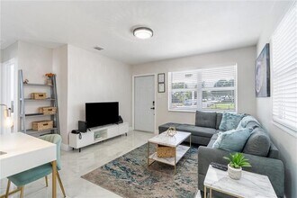 337 SW 21st St in Fort Lauderdale, FL - Building Photo - Building Photo